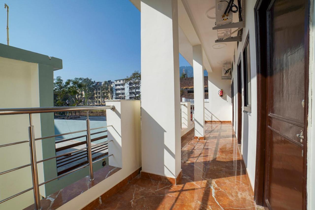Oyo 67163 Anantham Residency Hotel Narendra Nagar Bagian luar foto