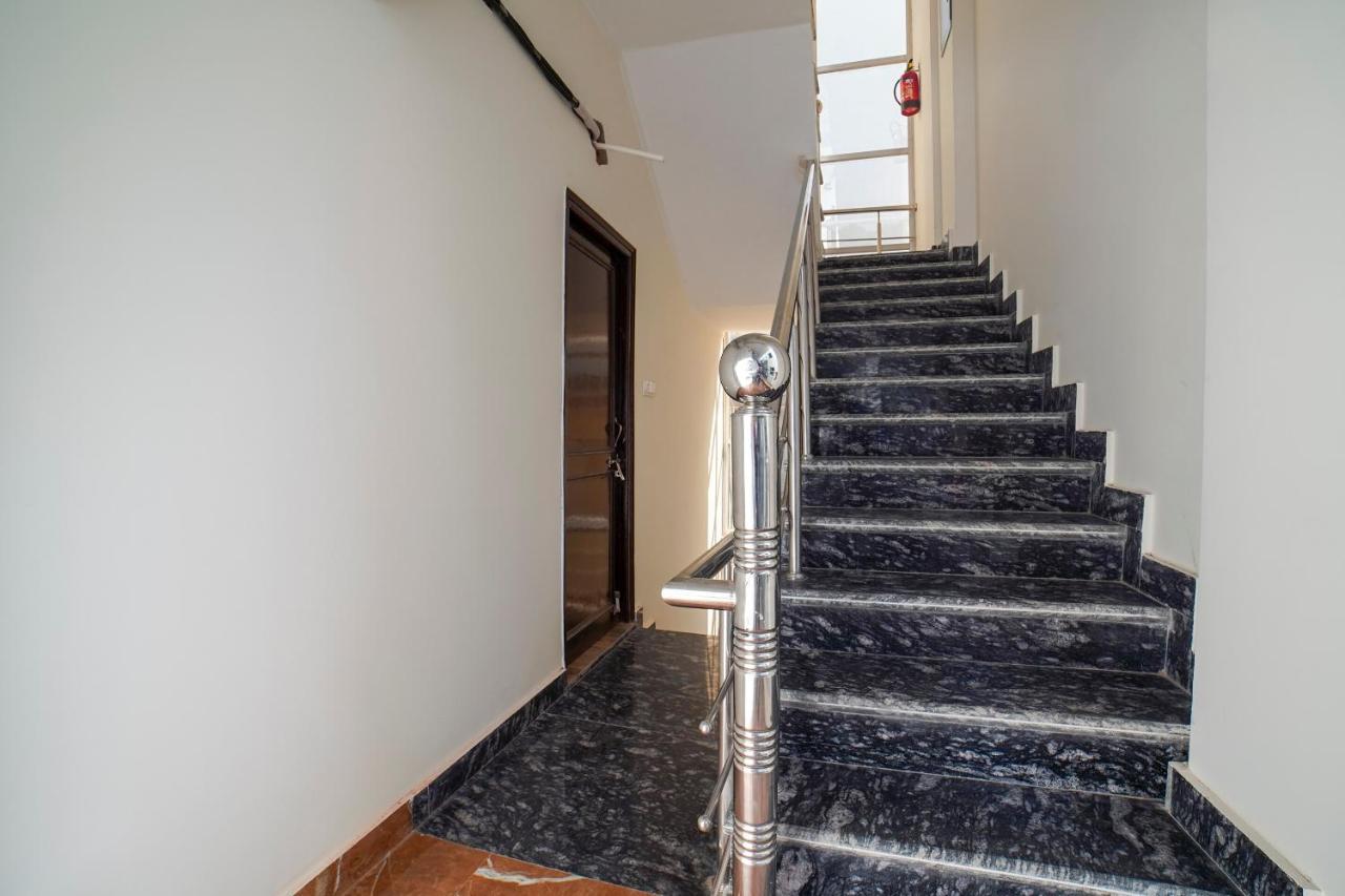 Oyo 67163 Anantham Residency Hotel Narendra Nagar Bagian luar foto